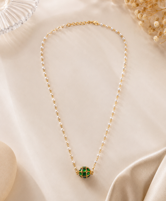 Unisex Emerald Whisper Pearl Pendant Chain