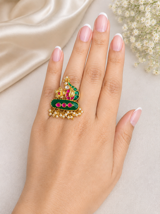 Mayura Viraasat Pachi Kundan Ring